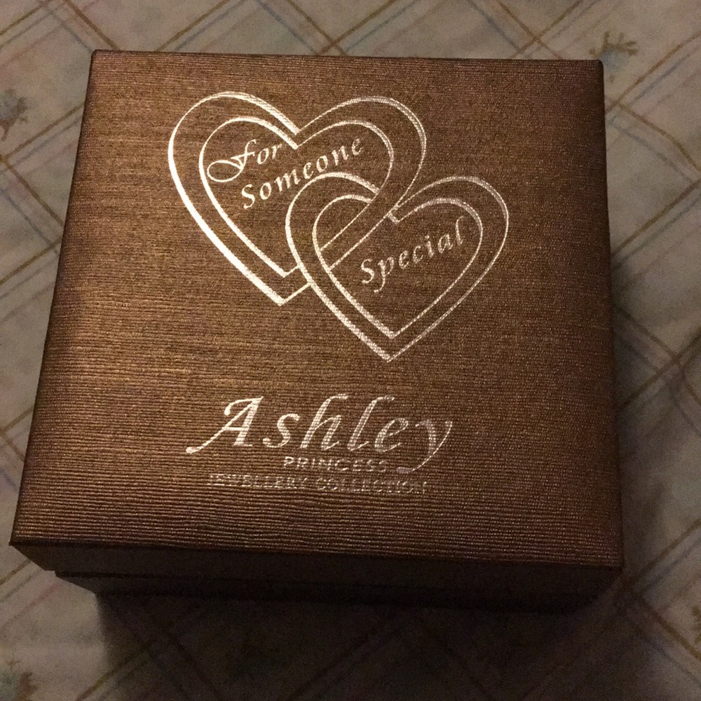 Bracelets - Picture 7 of 8